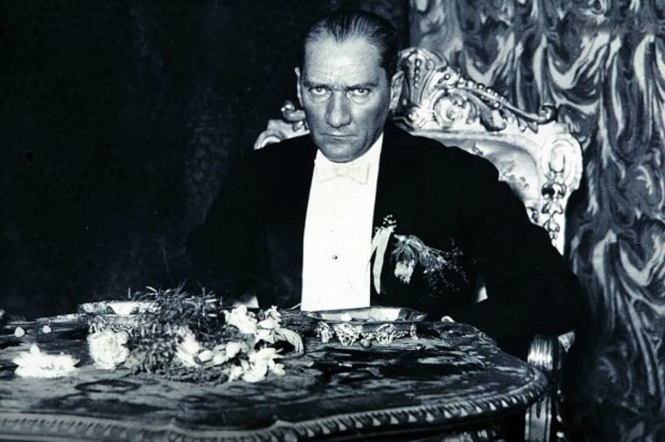 21 Özel Fotoğrafla Mustafa Kemal Atatürk'ün Zarafet Dolu Sofra Adabı ve Kültürü