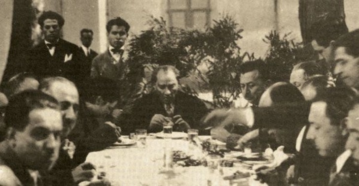 21 Özel Fotoğrafla Mustafa Kemal Atatürk'ün Zarafet Dolu Sofra Adabı ve Kültürü