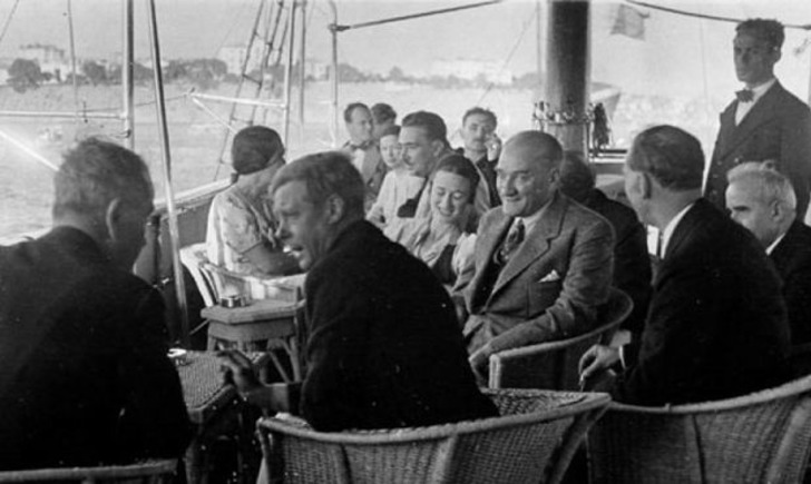 21 Özel Fotoğrafla Mustafa Kemal Atatürk'ün Zarafet Dolu Sofra Adabı ve Kültürü