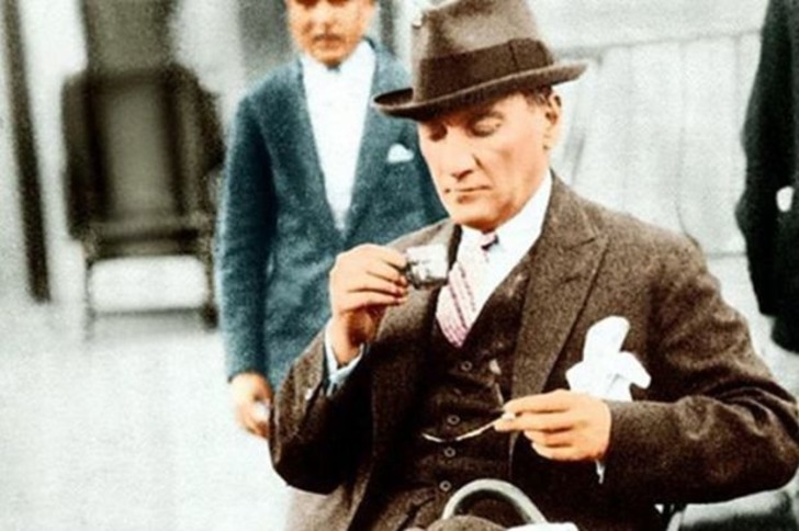 21 Özel Fotoğrafla Mustafa Kemal Atatürk'ün Zarafet Dolu Sofra Adabı ve Kültürü