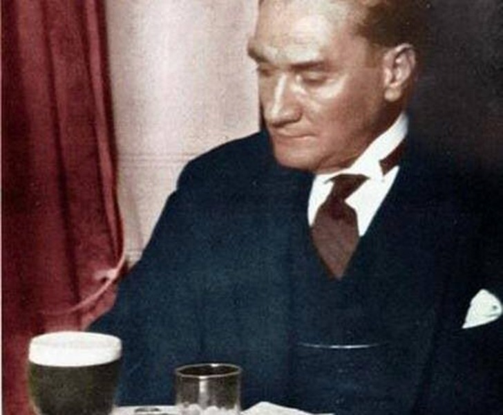 21 Özel Fotoğrafla Mustafa Kemal Atatürk'ün Zarafet Dolu Sofra Adabı ve Kültürü