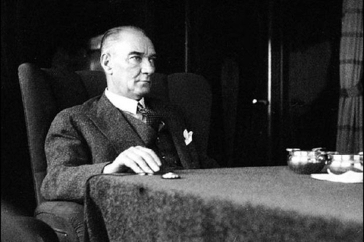 21 Özel Fotoğrafla Mustafa Kemal Atatürk'ün Zarafet Dolu Sofra Adabı ve Kültürü