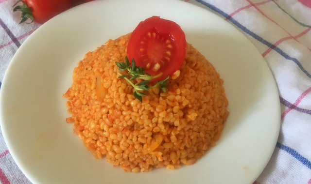 En Sevilen Klasiklerden: Domatesli Bulgur Pilavı