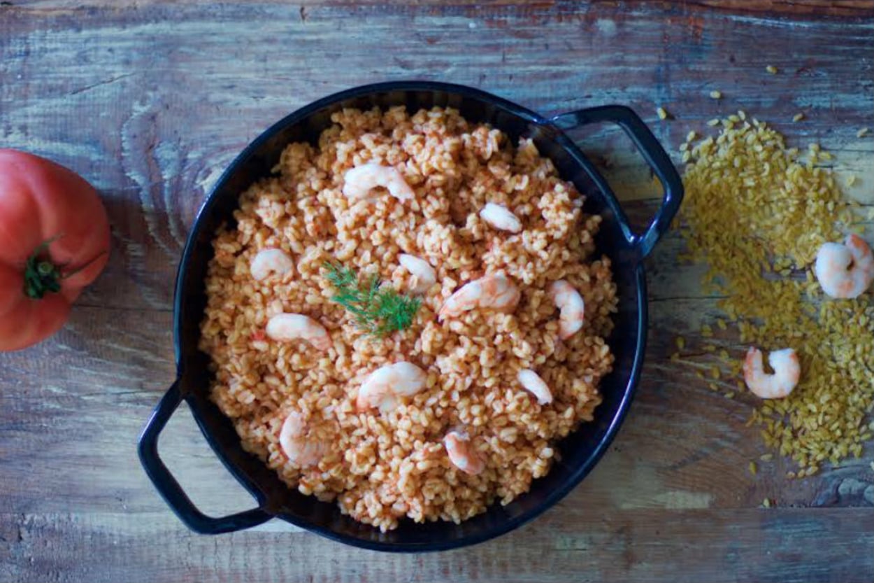 Paella Türkleşirse: Karidesli Bulgur Pilavı