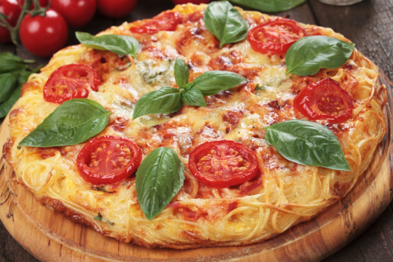 Bir Taşla İki Kuş: Makarna Tabanlı Pizza