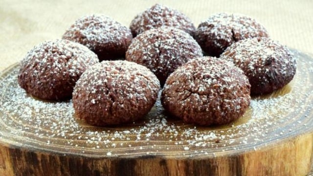 Üstelik Glutensiz: Bademli Lokmalık Kurabiye