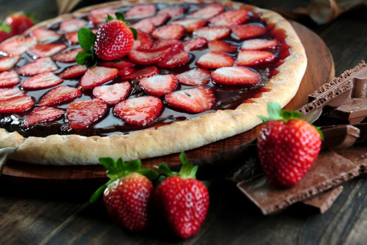 En Tatlı Kriz: Bitter Çikolatalı, Çilekli Pizza