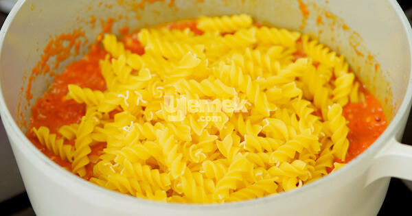 demleme-domatesli-makarna-6