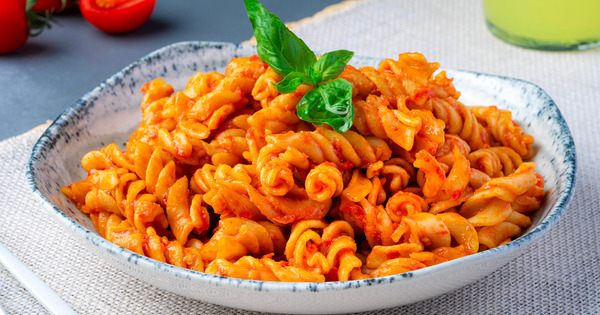 demleme-domatesli-makarna-yatay