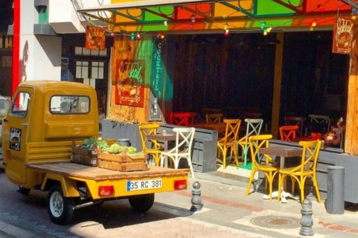 Kadıköy'de Hayatın Gece de Tüm Hızıyla Devam Ettiğinin Kanıtı 8 Eğlenceli Mekan