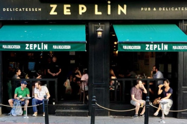 Kadıköy'de Hayatın Gece de Tüm Hızıyla Devam Ettiğinin Kanıtı 8 Eğlenceli Mekan