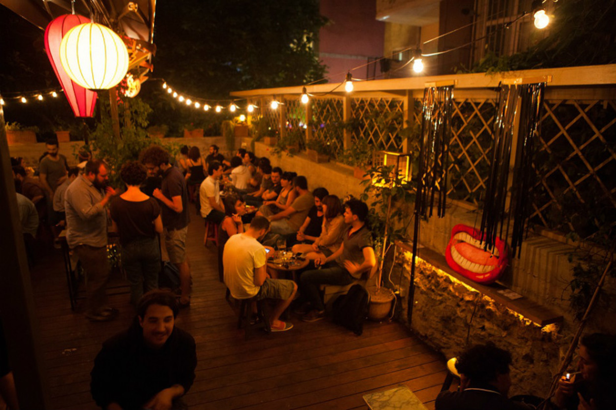 Kadıköy'de Hayatın Gece de Tüm Hızıyla Devam Ettiğinin Kanıtı 8 Eğlenceli Mekan