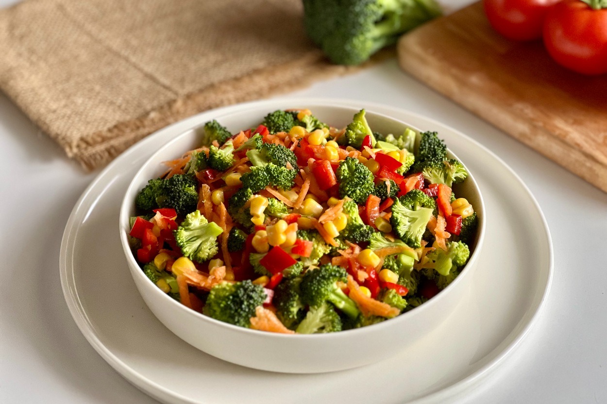 Vitamin Deposu: Çiğ Brokoli Salatası