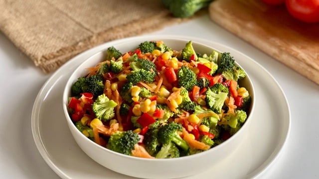 Vitamin Deposu: Çiğ Brokoli Salatası