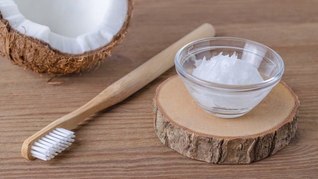 Binlerce Yıllık Şifa: Oil Pulling (Yağ Çekme) Nedir, Nasıl Yapılır?