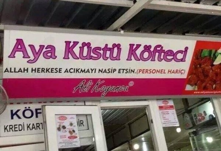 Sloganlarıyla Büyük Markalara Taş Çıkaran 13 Mizahşör Yurdum Esnafı