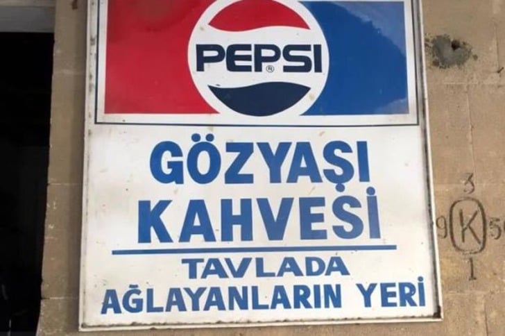 Sloganlarıyla Büyük Markalara Taş Çıkaran 13 Mizahşör Yurdum Esnafı