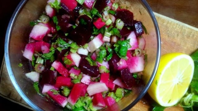 Vitamin Niyetine: Kereviz Sapı Salatası