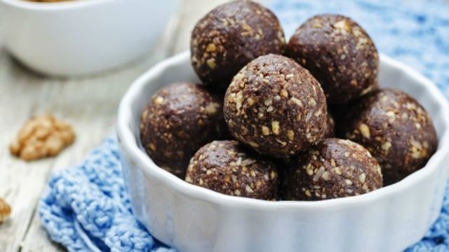 Şekeri Hurmasından: Kakaolu Yulaf Kepeği Topları