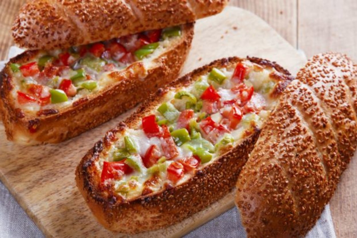Kahvaltı Keyfi: Dolgulu Kaşarlı Simit