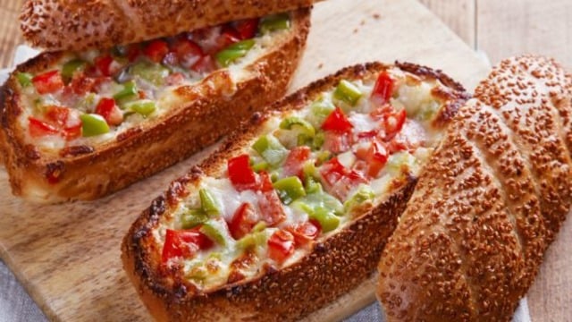 Kahvaltı Keyfi: Dolgulu Kaşarlı Simit