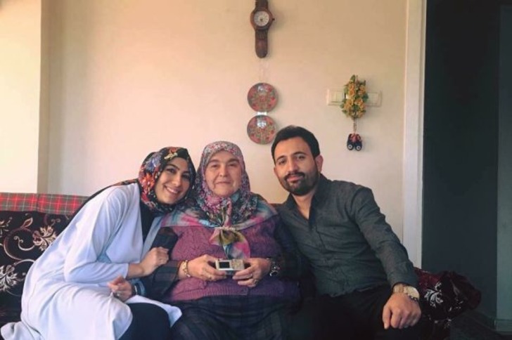Dünyayı Gezen Türk Teyzenin Herkese İlham Verecek Çok Sevimli Hikayesi