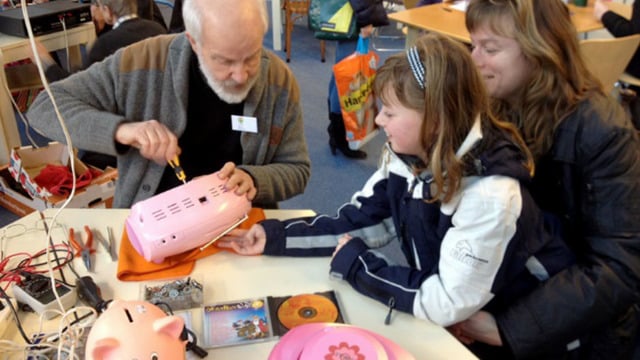 Kadıköy'de Bozulan Eşyalarınızı Ücretsiz Tamir Eden Yepyeni Bir Oluşum: Repair Cafe