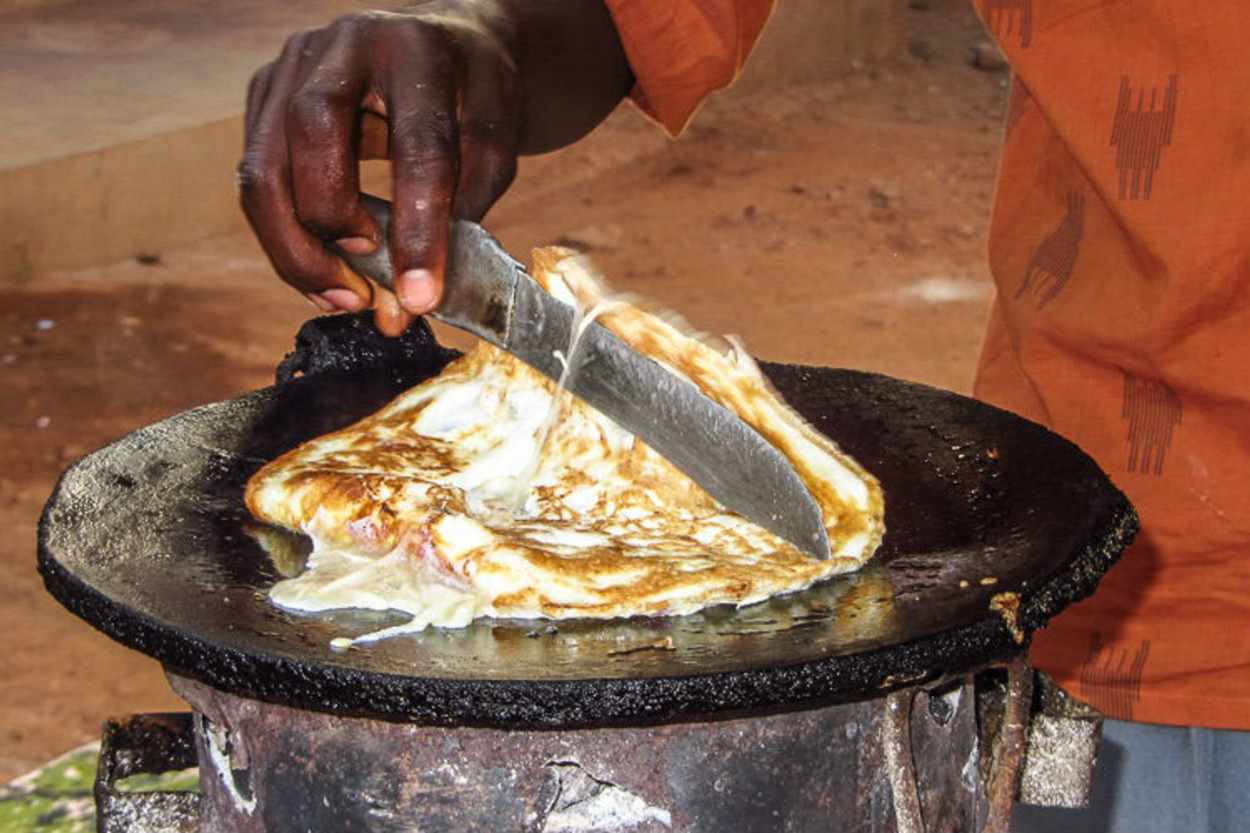 Dürümden Hallice: Uganda Sokaklarından Pide Arası Sebzeli Yumurta
