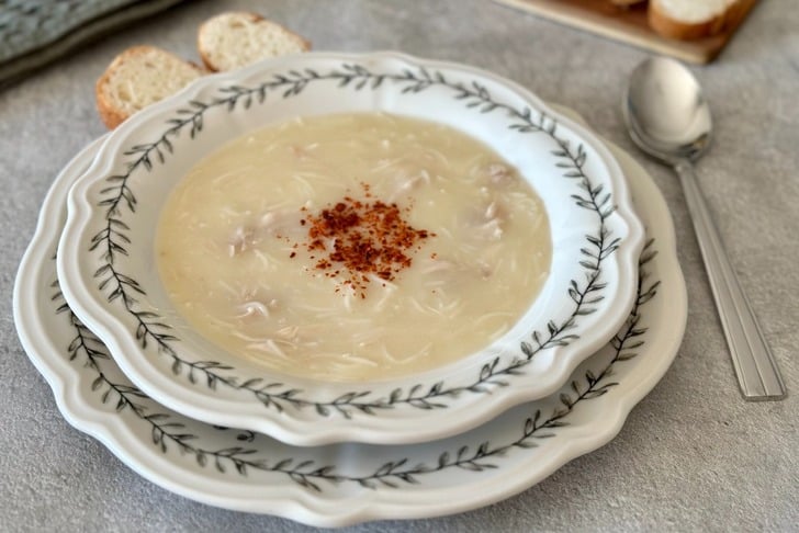 Şehriyeli Tavuk Suyu Çorba Tarifi
