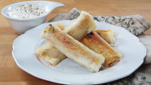 Yok Böyle Bir Şey: Kaşarlı Salamlı Ekmek Ruloları