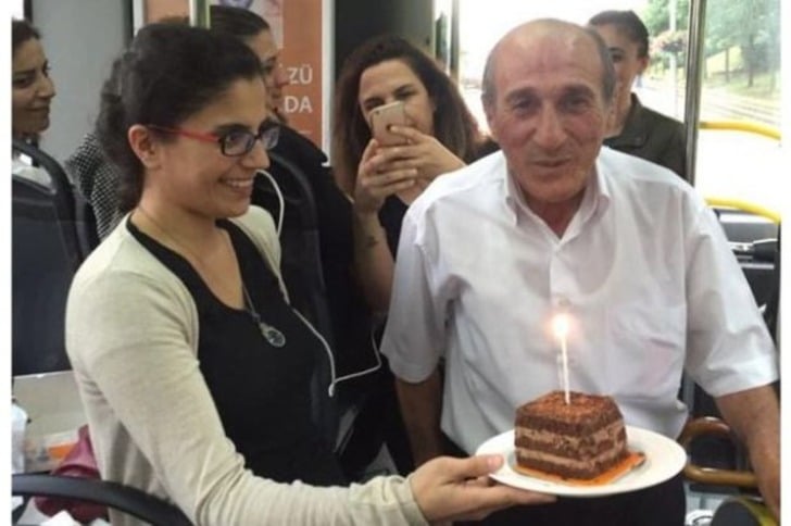 Yolcular Üşümesinler Diye WhatsApp'tan Haber Veren İETT Şoförü: Hikmet Yılmaz