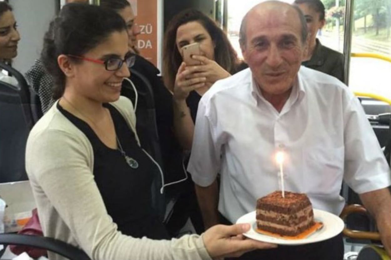 Yolcular Üşümesinler Diye WhatsApp'tan Haber Veren İETT Şoförü: Hikmet Yılmaz