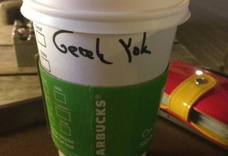 Starbucks Bardaklara Neden Sürekli İsminizi Yanlış Yazıyor?