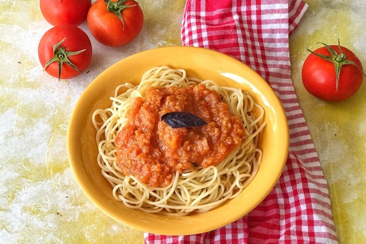 Napoliten Soslu Spagetti Tarifi