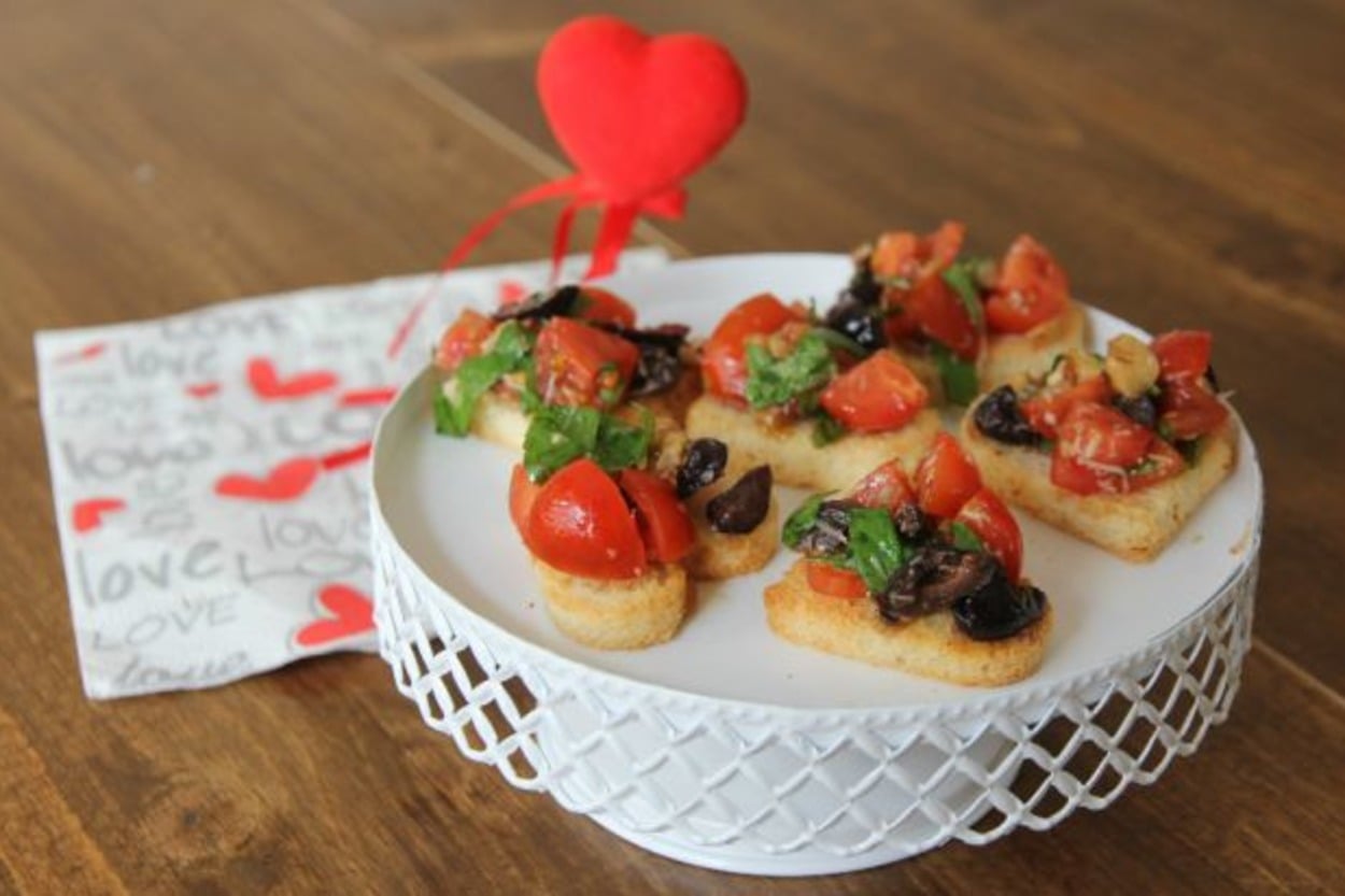 Çok Aşık: Kalpli Bruschetta
