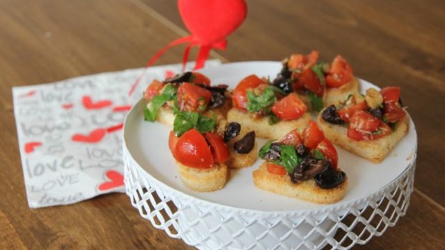 Çok Aşık: Kalpli Bruschetta