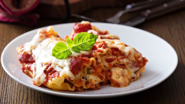 Peynirli ve Domates Soslu: Lazanya Ruloları