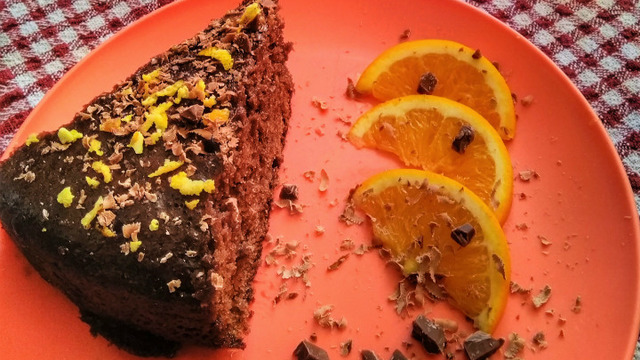 Kek Dediğin Her Yerde Pişebilmeli: Tencerede Portakal Soslu Islak Kek 