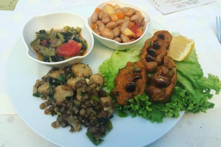 Zeytinyağlılarıyla Sizi Bir Anda Sağlıklı Beslenmeye Teşvik Edecek 7 Kadıköy Mekanı