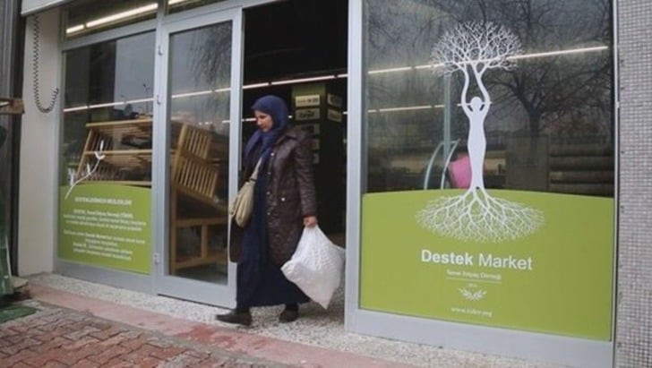 Maltepe'de İhtiyaç Sahiplerinin Ücretsiz Alışveriş Yapmasını Sağlayan Destek Market