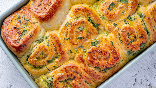 Fırından Yeni Çıktı: Ispanaklı Peynirli Rulo