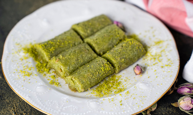 Fıstık Zannediliyor: Ispanaktan Yalancı Fıstık Sarma