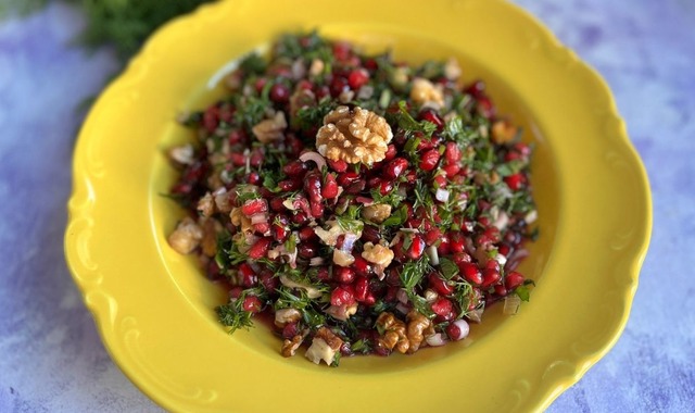 Cevizsiz Olmaz: Nar Salatası