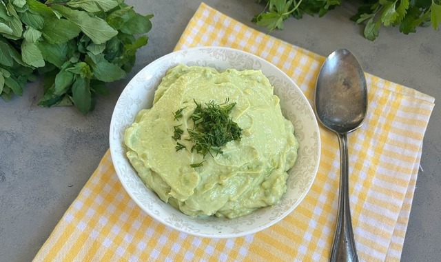 Ferahlığın En Güzeli: Yoğurtlu Avokado Salatası