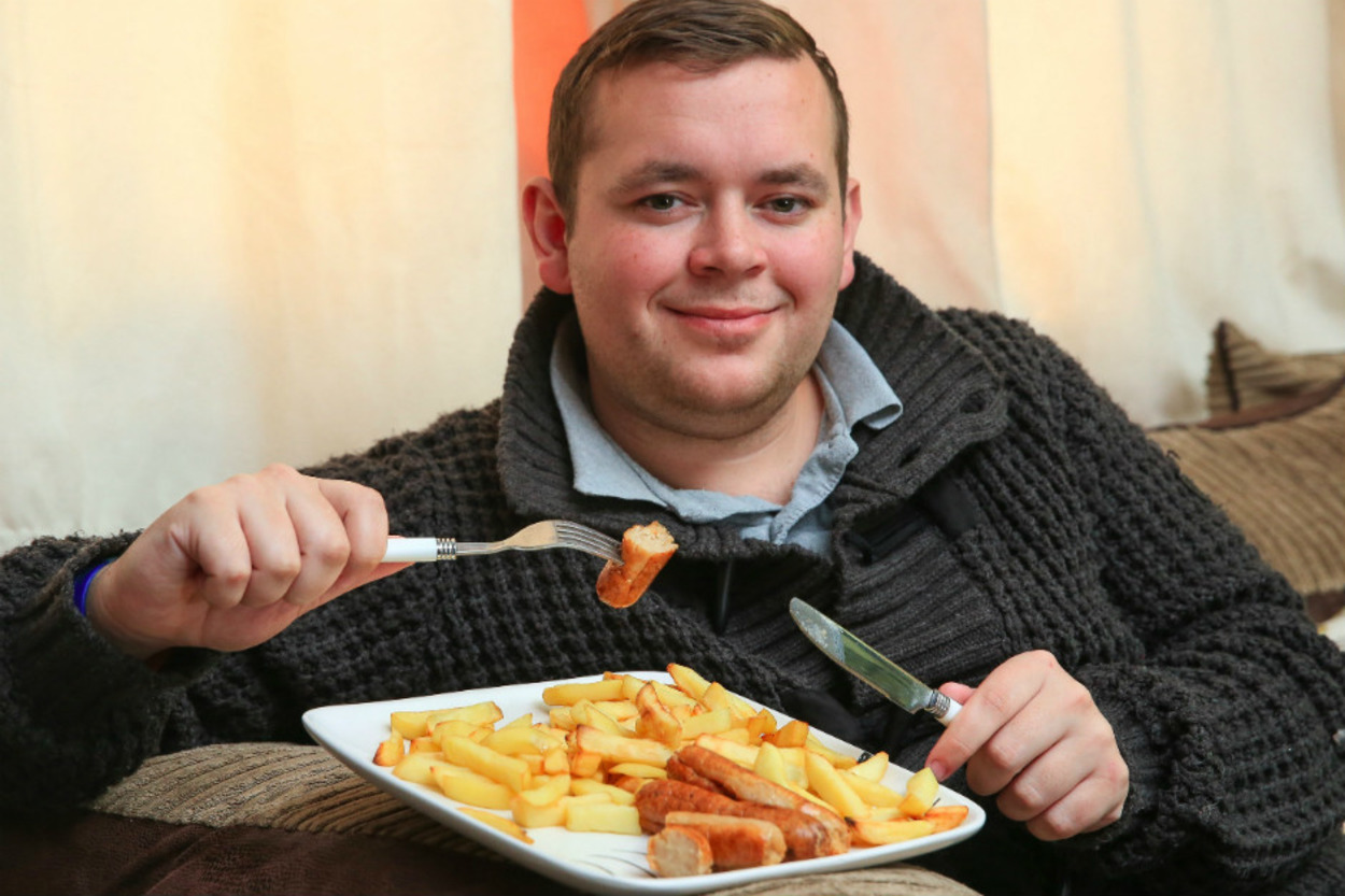 22 Yıldır Sadece Sosis ve Patates Kızartması Yiyerek Beslenen Bir Garip Adam
