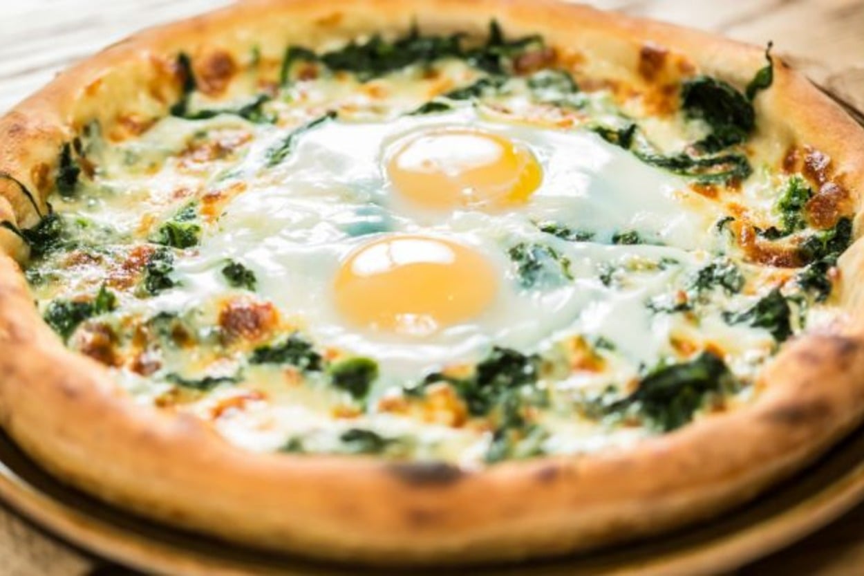Kahvaltıda Şenlik Var: Yumurtalı Otlu Pide