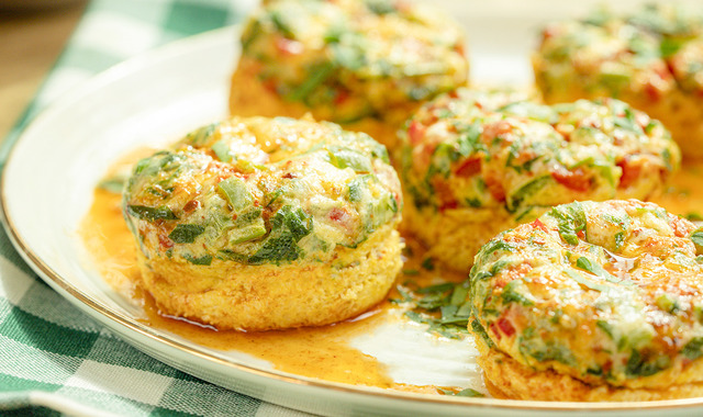 Alternatif Bir Kahvaltılık: Fincanda Omlet