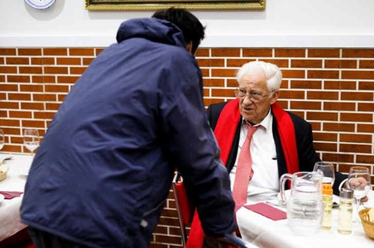 Zenginlerden Aldığı Parayla Yoksulları Doyuran Restoran: Robin Hood Restaurant