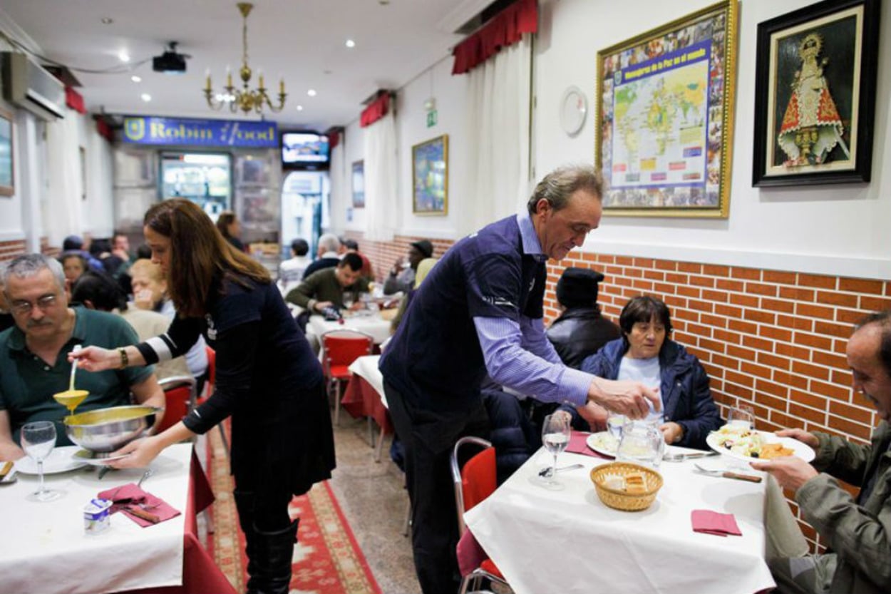 Zenginlerden Aldığı Parayla Yoksulları Doyuran Restoran: Robin Hood Restaurant