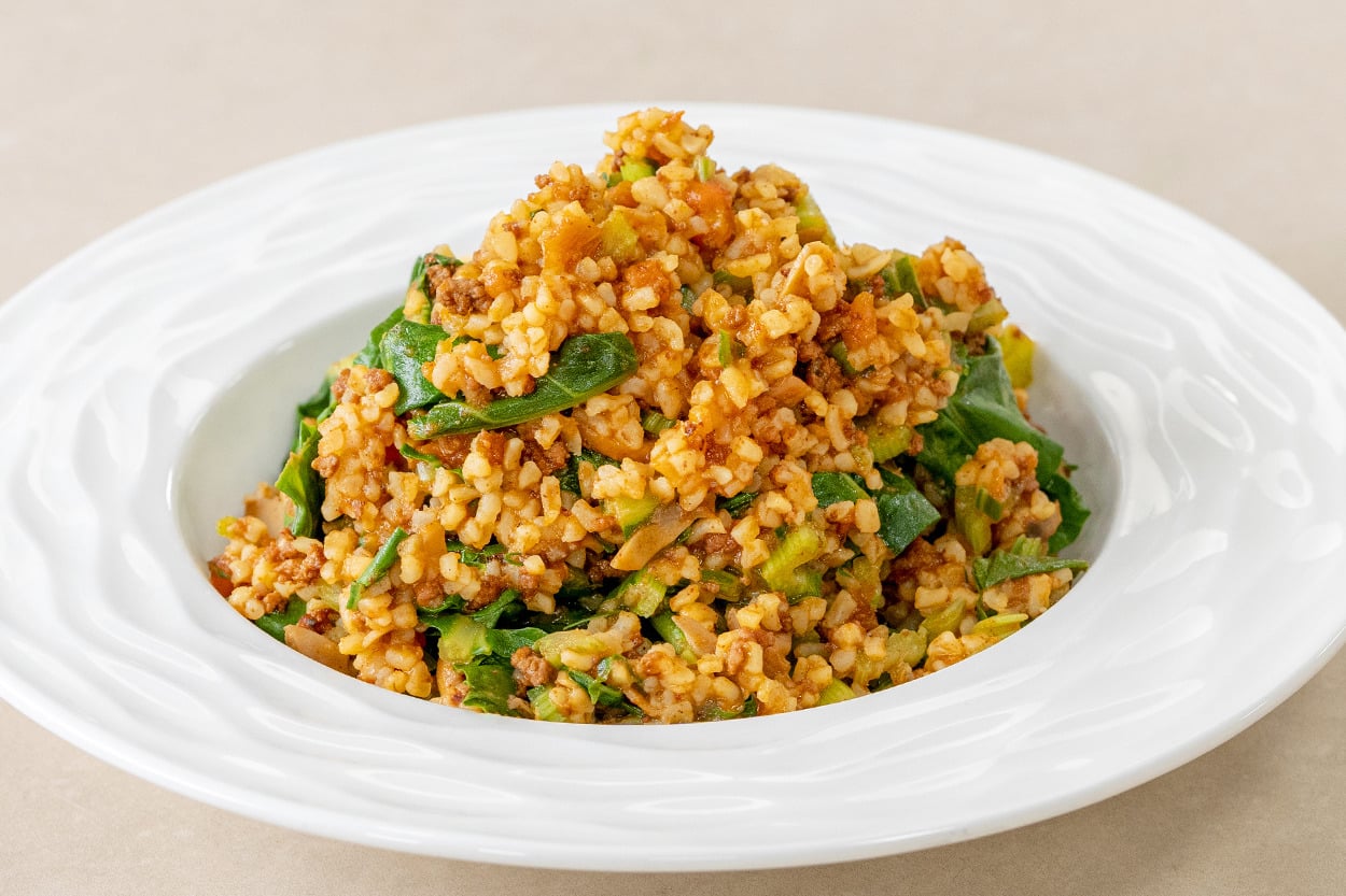 Yanına da Yoğurt: Pazılı Kıymalı Bulgur